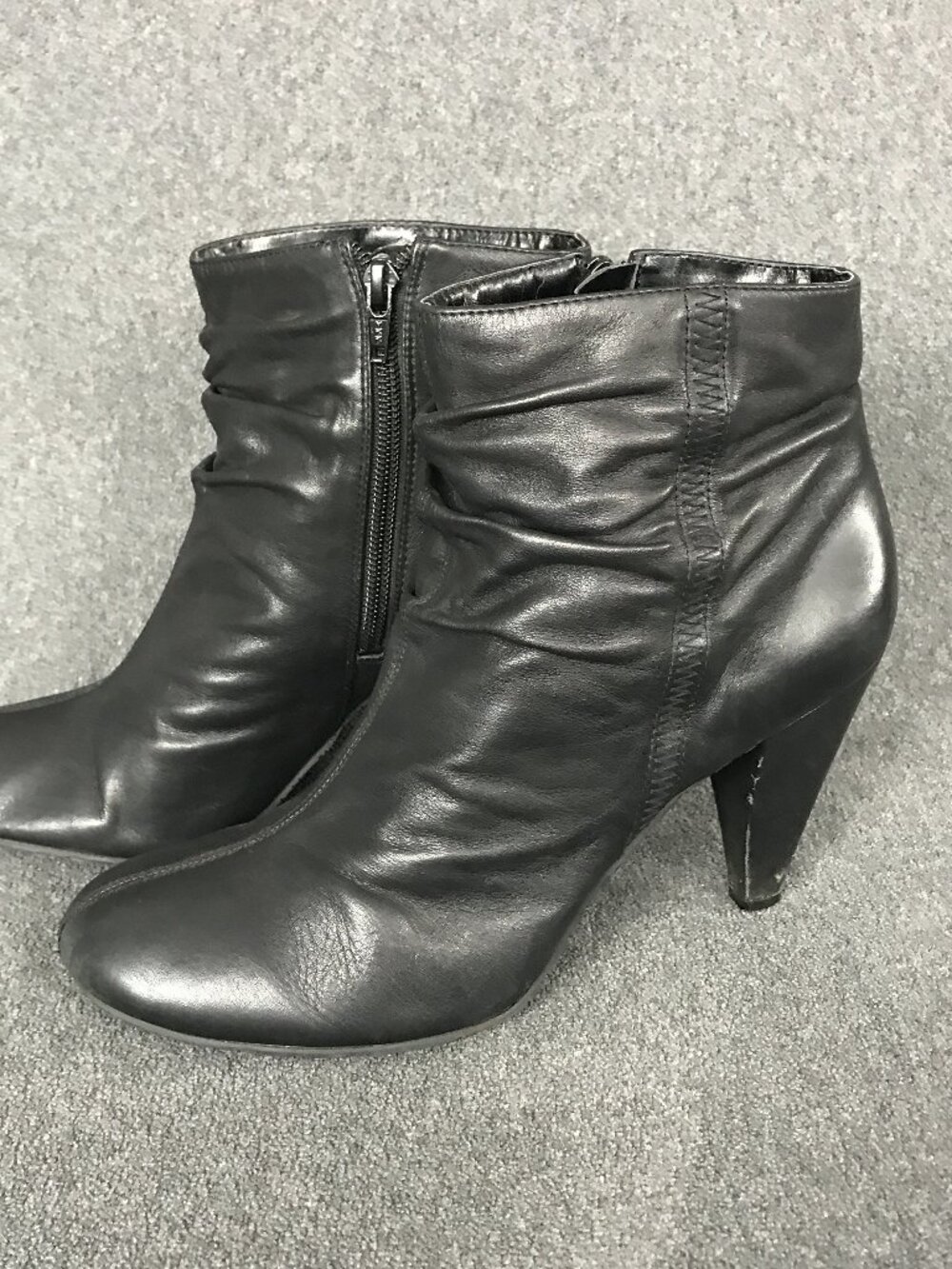 Arturo Chiang Womens Size 8.5M Black Leather Ruched Zip Ankle Booties 4in Heel